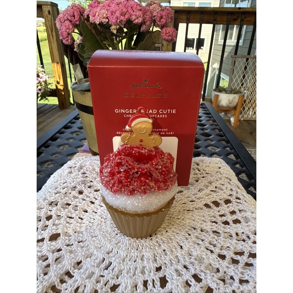 2020 Hallmark CHRISTMAS CUPCAKES "GINGERBREAD CUTIE" ORANAMENT